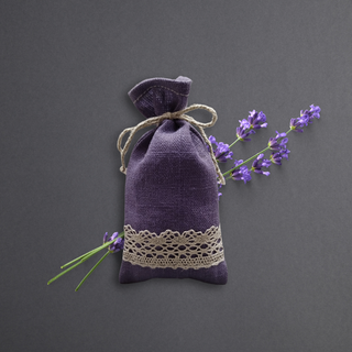 Lavandas ziedi lina maisiņā – 20 g (lielais) | violetais ar mežģīni
