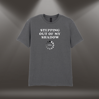 Atvara “Stepping Out of My Shadow” T-krekls | tumši pelēks