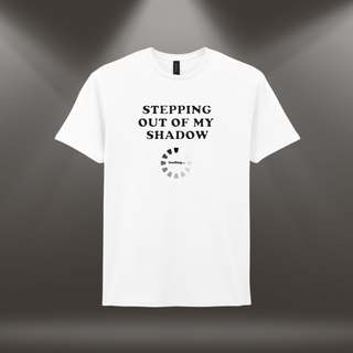 Atvara “Stepping Out of My Shadow” T-krekls | balts